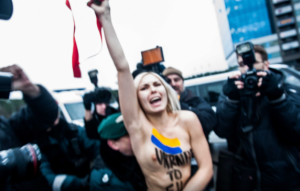 Femen aktivist i aktion. 