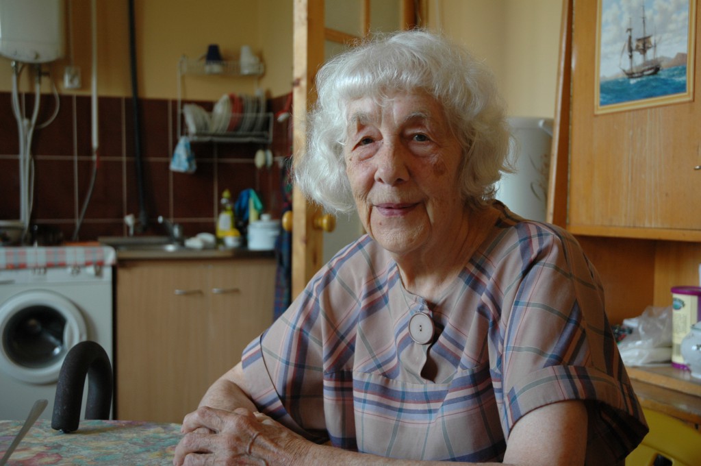 87-årige Ksenija Vladimirovna Vesjtjnova har set meget i løbet af sit lange liv. Og har en mening om det hele. Foto: Jesper Gormsen
